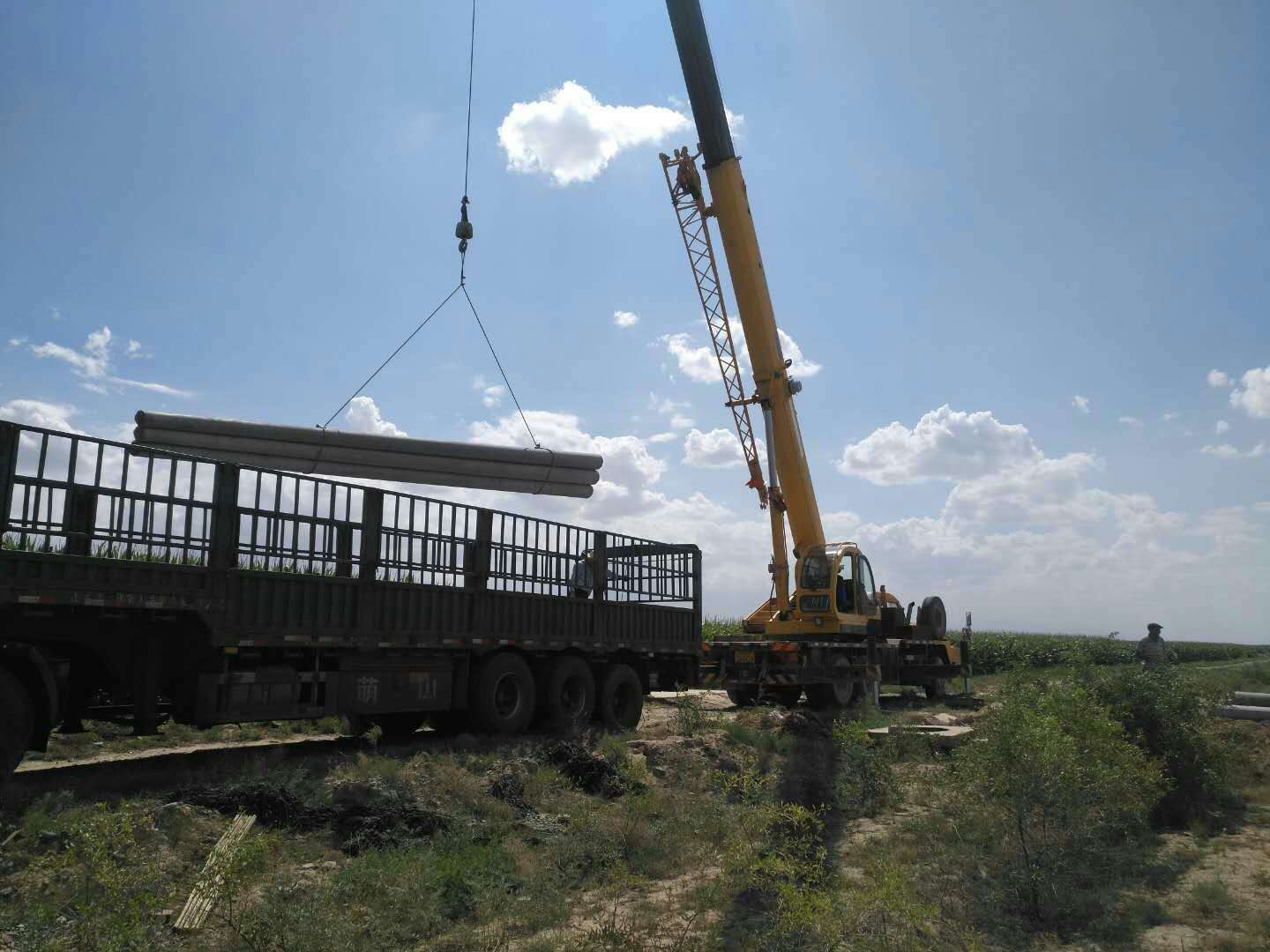許昌薛總訂購600根八米預應力國標電線桿，前后發八車完成定單